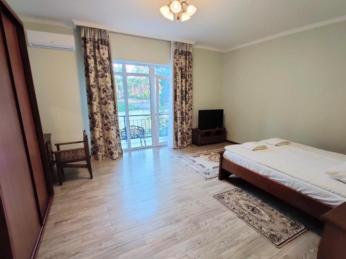 Заміський Комплекс "Пуща Лісна" Hotel Moschun Exterior photo