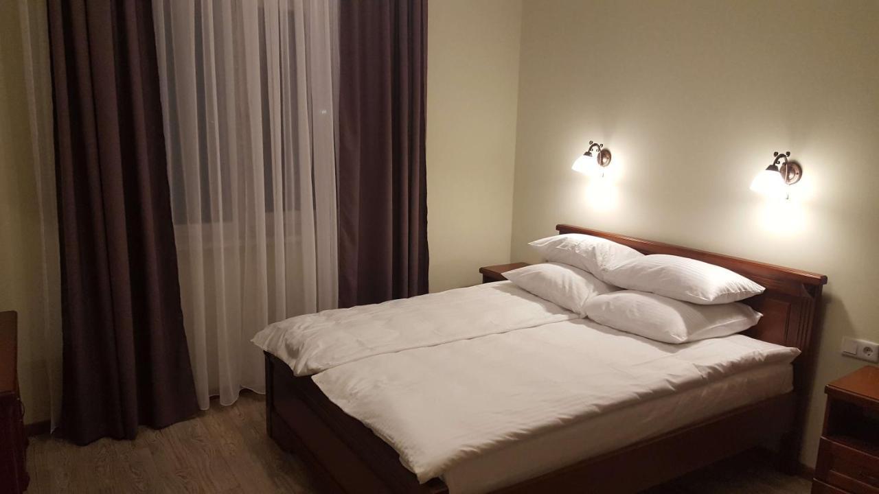 Заміський Комплекс "Пуща Лісна" Hotel Moschun Exterior photo