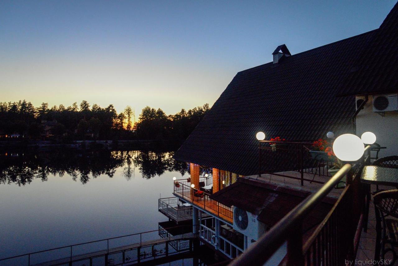 Заміський Комплекс "Пуща Лісна" Hotel Moschun Exterior photo