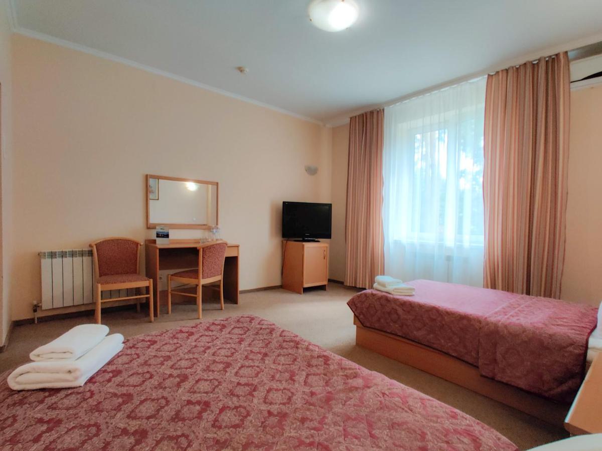 Заміський Комплекс "Пуща Лісна" Hotel Moschun Exterior photo