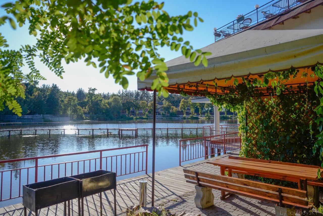 Заміський Комплекс "Пуща Лісна" Hotel Moschun Exterior photo