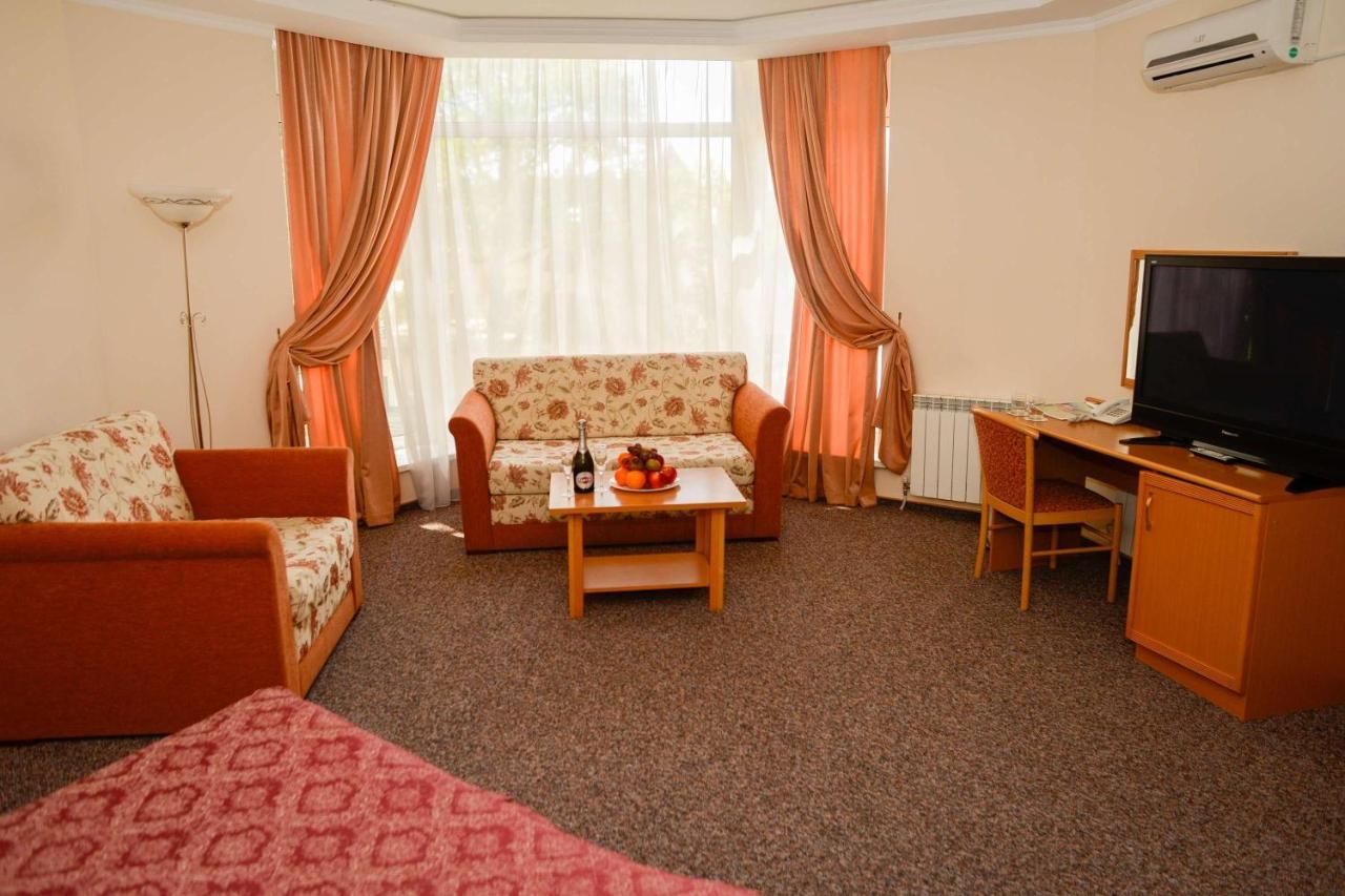 Заміський Комплекс "Пуща Лісна" Hotel Moschun Exterior photo